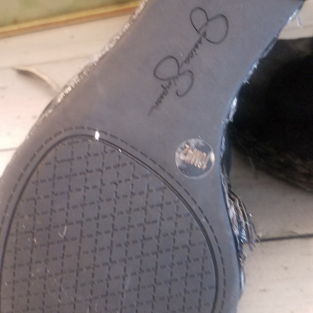 Shoes - Picture 4 of 5